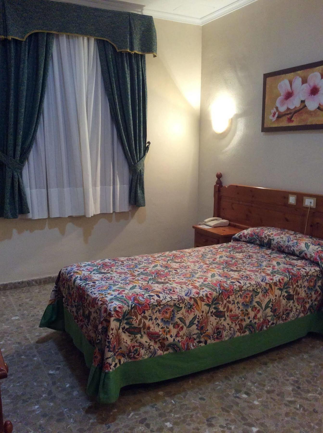 Hotel Sandra الكالا ذي غواذَيْرا المظهر الخارجي الصورة